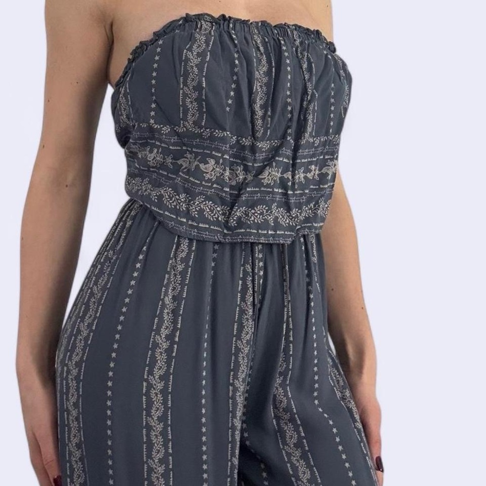 Elegant Strapless Romper in Blue and White